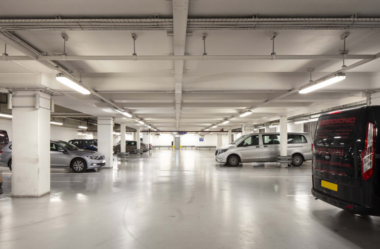 Less than half of commuter car parks have EV charging, report finds