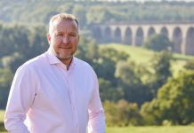 Thumbs up for THOM, as Chameleon colours in heat pump picture