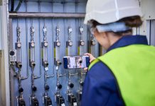 ABB simplifies industrial device maintenance with Generative AI