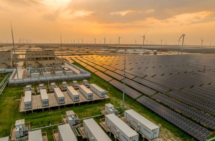 From cost to profit: integrating battery storage with site operations for cost reduction and revenue